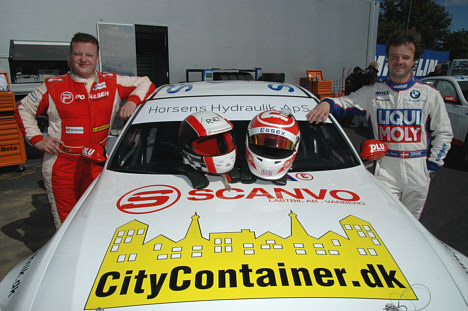 Roland Poulsen (tv) udfordrer brormand Kristian Poulsen i Danish Touringcar Championship i weekenden på FDM Jyllandsringen.